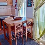 The Corner House - Charming Rustic In The Heart Of