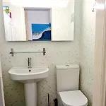 The Corner House - Charming Rustic In The Heart Of