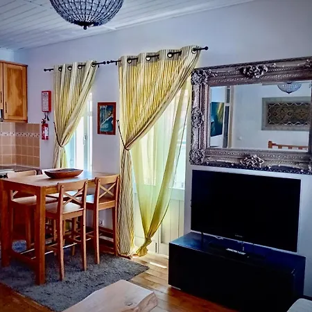 The Corner House - Charming Rustic In The Heart Of *