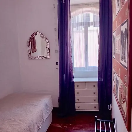 The Corner House - Charming Rustic In The Heart Of *