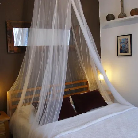 The Corner House - Charming Rustic In The Heart Of Dom wakacyjny *