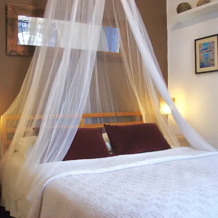 The Corner House - Charming Rustic In The Heart Of Dom wakacyjny
