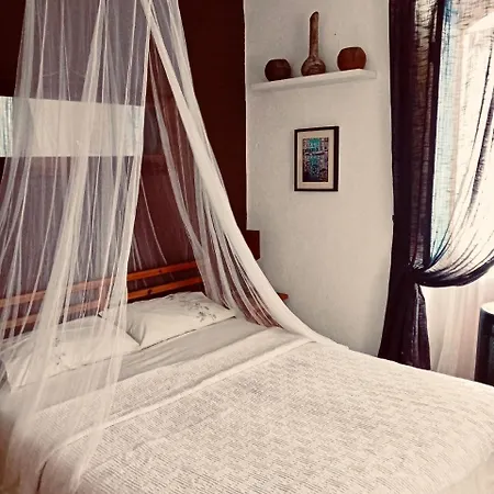 The Corner House - Charming Rustic In The Heart Of Casa vacanze