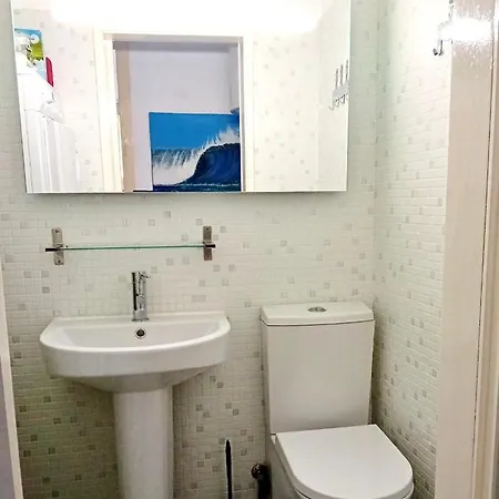 The Corner House - Charming Rustic In The Heart Of