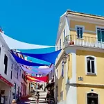 בית נופש The Corner House - Charming Rustic In The Heart Of *