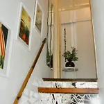 The Corner House - Charming Rustic In The Heart Of