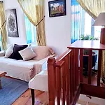 בית נופש The Corner House - Charming Rustic In The Heart Of מונצ'יק