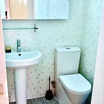 בית נופש The Corner House - Charming Rustic In The Heart Of מונצ'יק