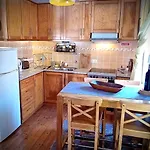 The Corner House - Charming Rustic In The Heart Of *