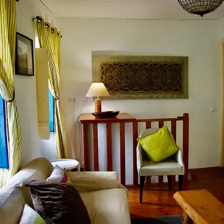 Vakantiehuis The Corner House - Charming Rustic In The Heart Of *